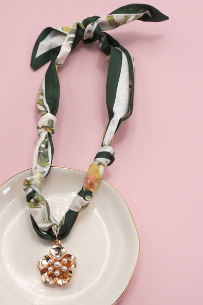 JOSSLYN by wall to wall - HANDMADE SCARF CHARM NECKLACE | 80N91790: B