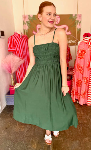 Jannie Shirred Midi Dress in Kelly Green