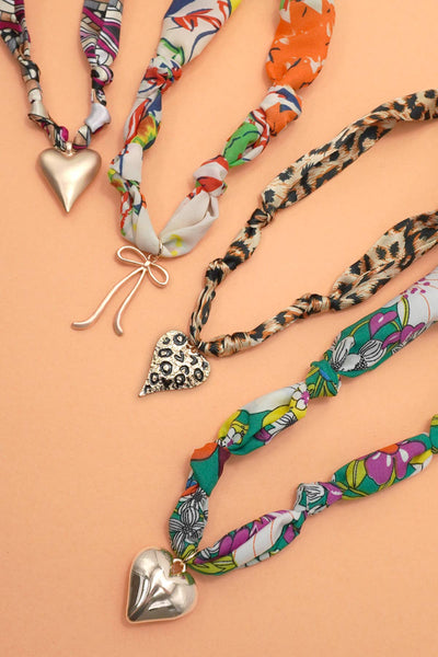 JOSSLYN by wall to wall - HANDMADE SCARF CHARM NECKLACE | 80N91790: B