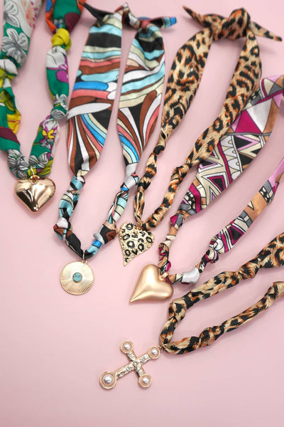 JOSSLYN by wall to wall - HANDMADE SCARF CHARM NECKLACE | 80N91790: B
